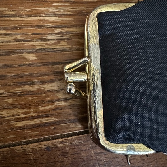 small coin purse with embroidered front - Picture 4 of 7